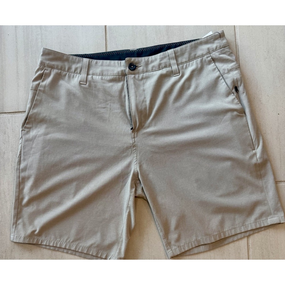 Vuori Meta 8" Chino Stretch Mens sz 33 Beige Shorts golf